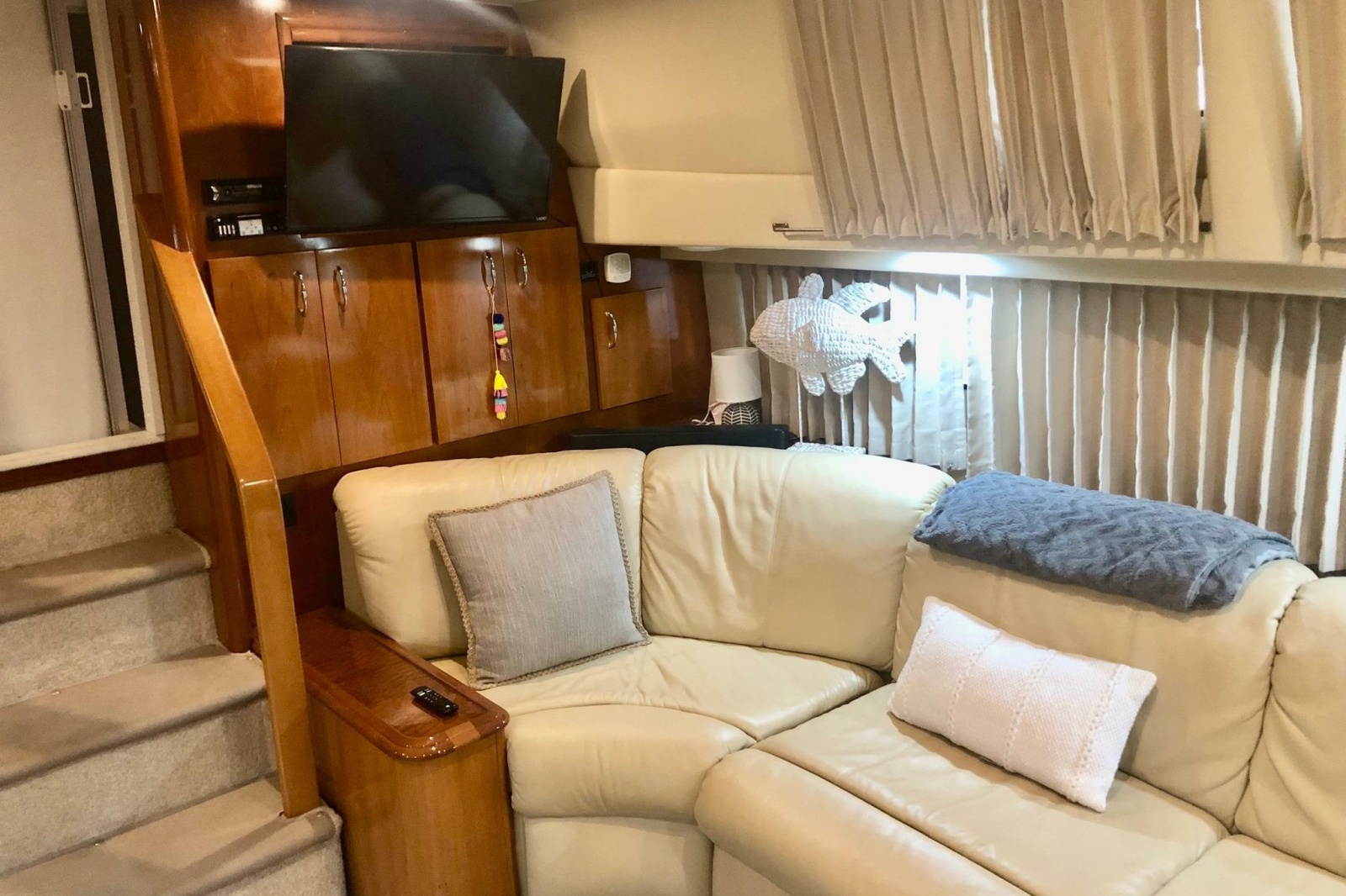 2005 Carver 444 Cockpit Motor Yacht