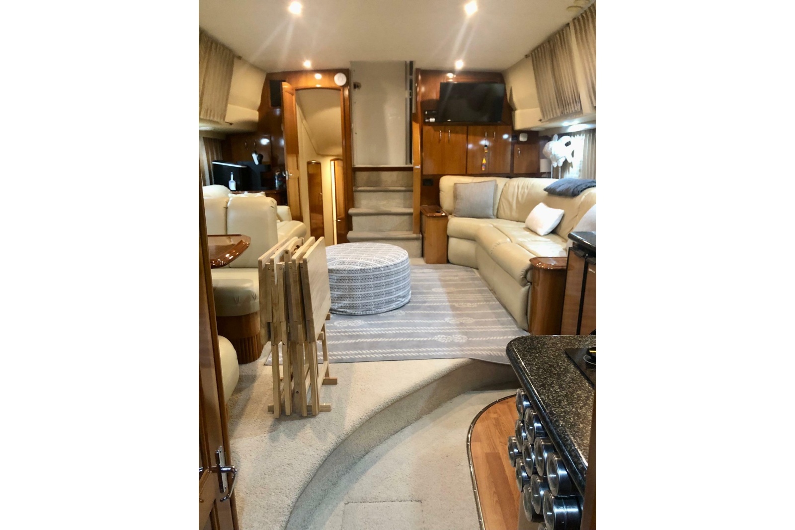2005 Carver 444 Cockpit Motor Yacht