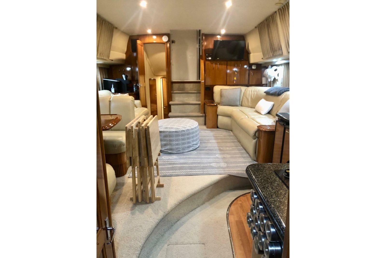 2005 Carver 444 Cockpit Motor Yacht
