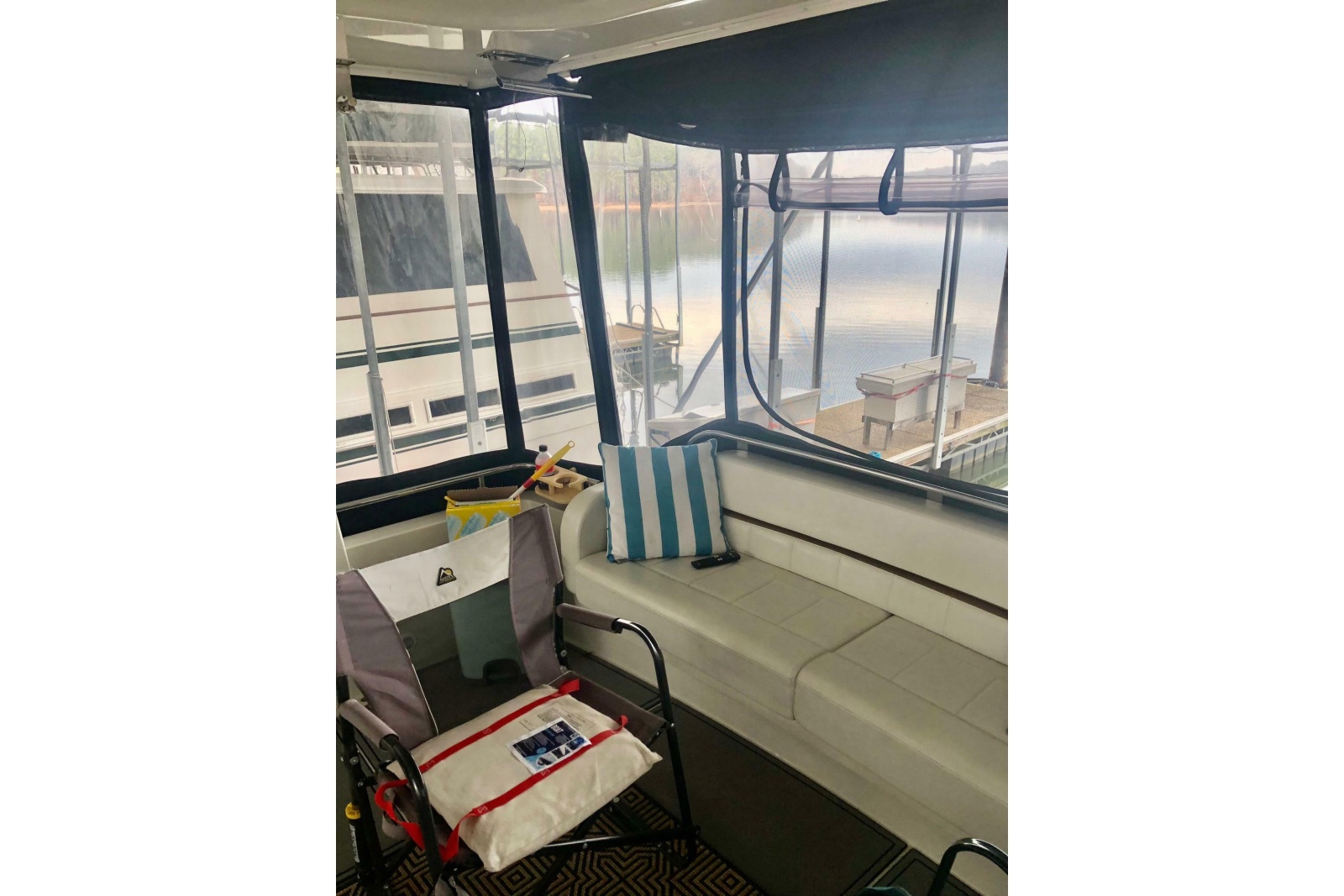 2005 Carver 444 Cockpit Motor Yacht