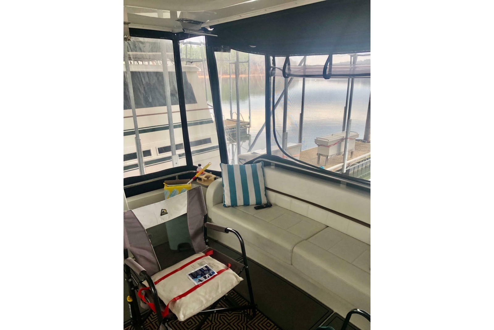 2005 Carver 444 Cockpit Motor Yacht