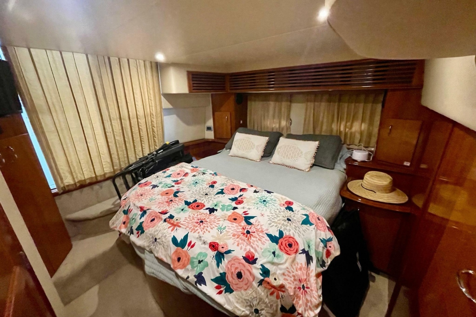 2005 Carver 444 Cockpit Motor Yacht