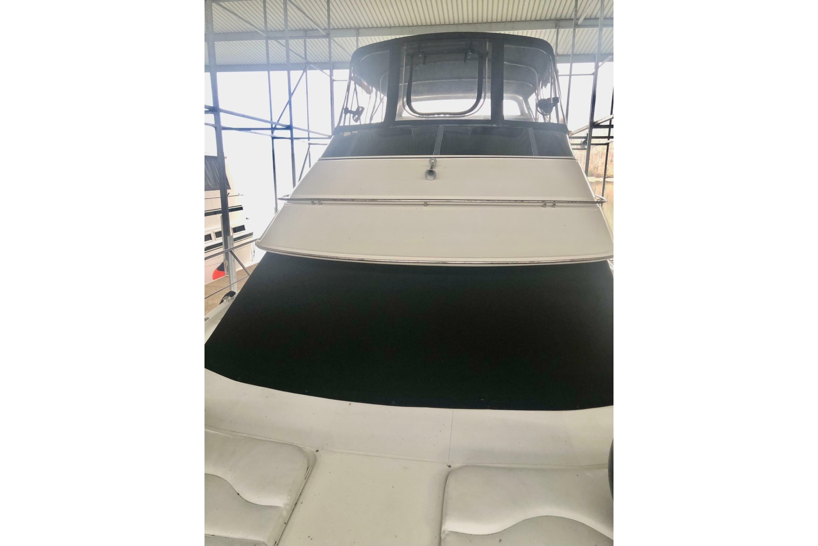 2005 Carver 444 Cockpit Motor Yacht