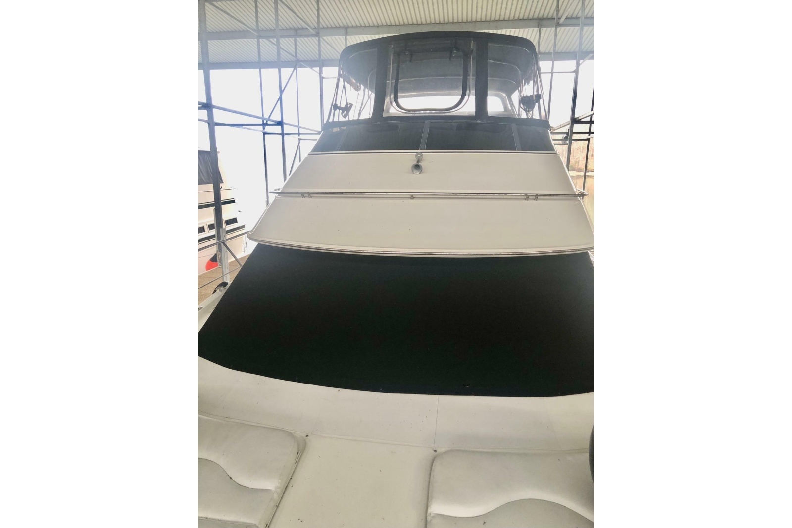 2005 Carver 444 Cockpit Motor Yacht