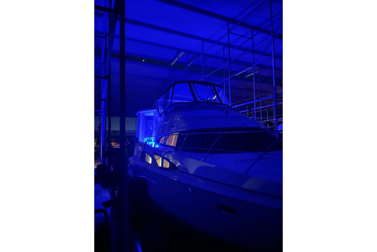 2005 Carver 444 Cockpit Motor Yacht