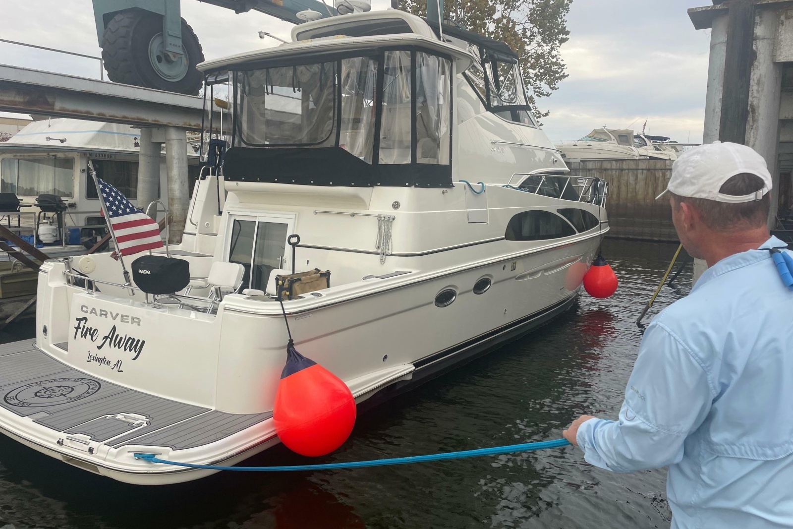 2005 Carver 444 Cockpit Motor Yacht