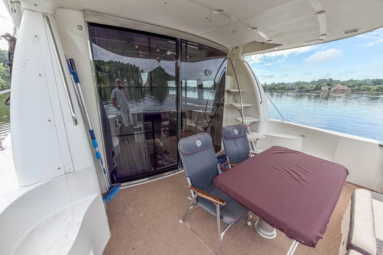 2005 Carver 56 Voyager