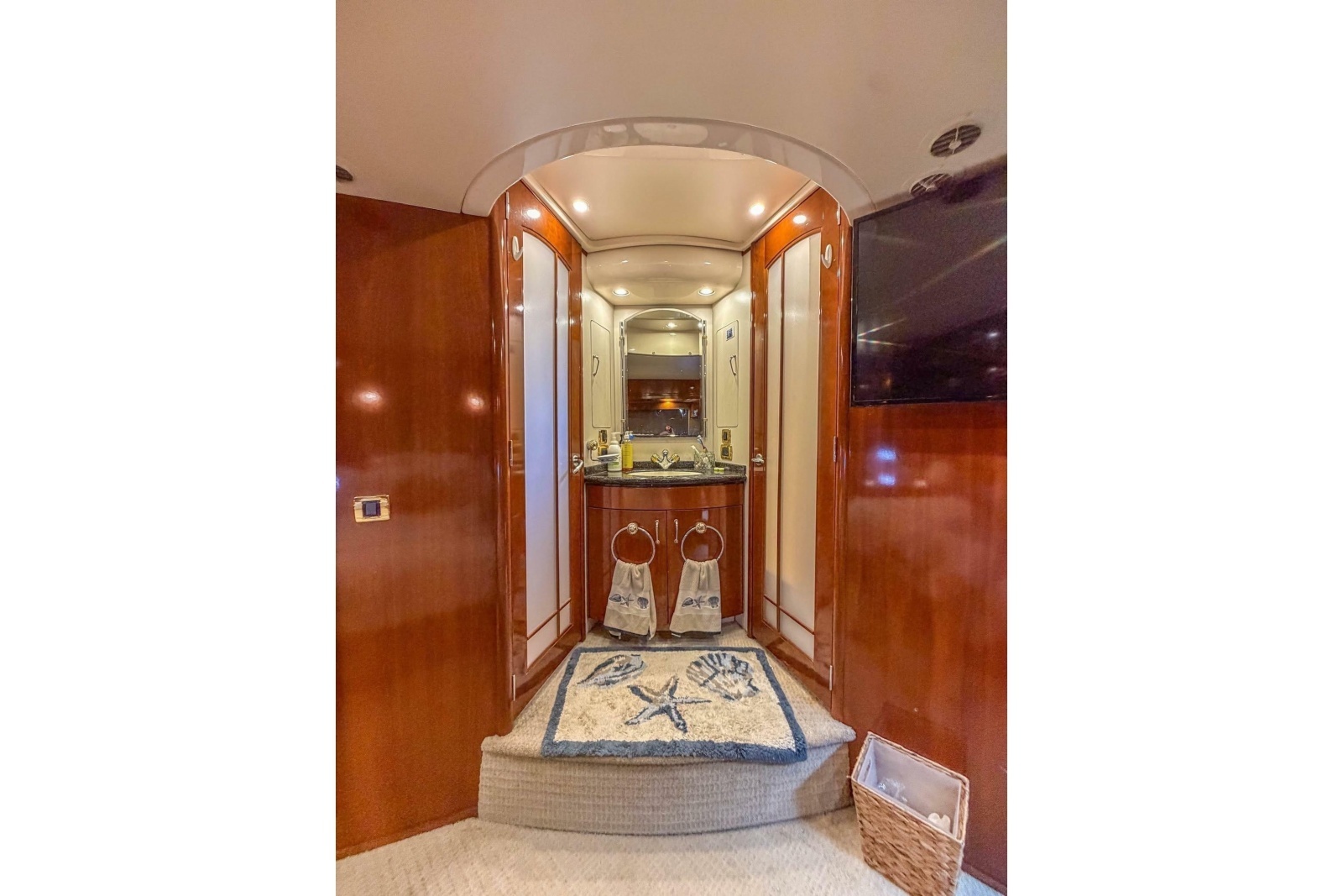 2005 Carver 56 Voyager