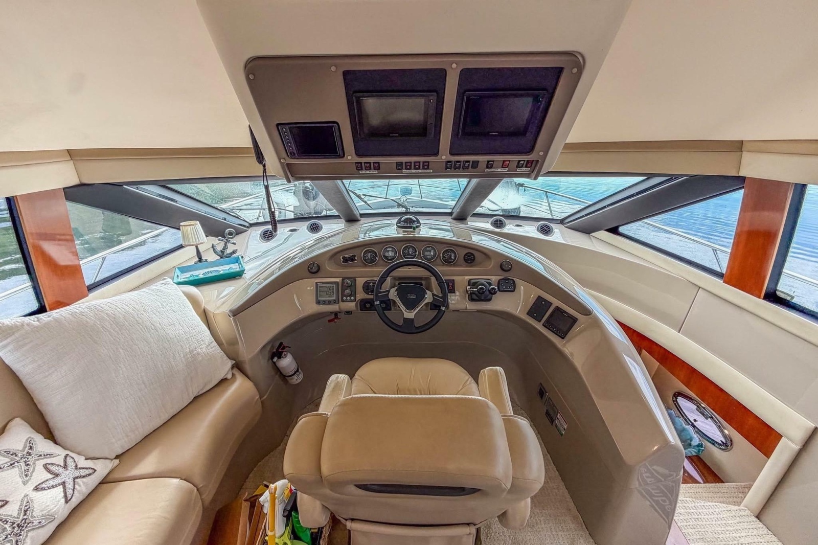 2005 Carver 56 Voyager
