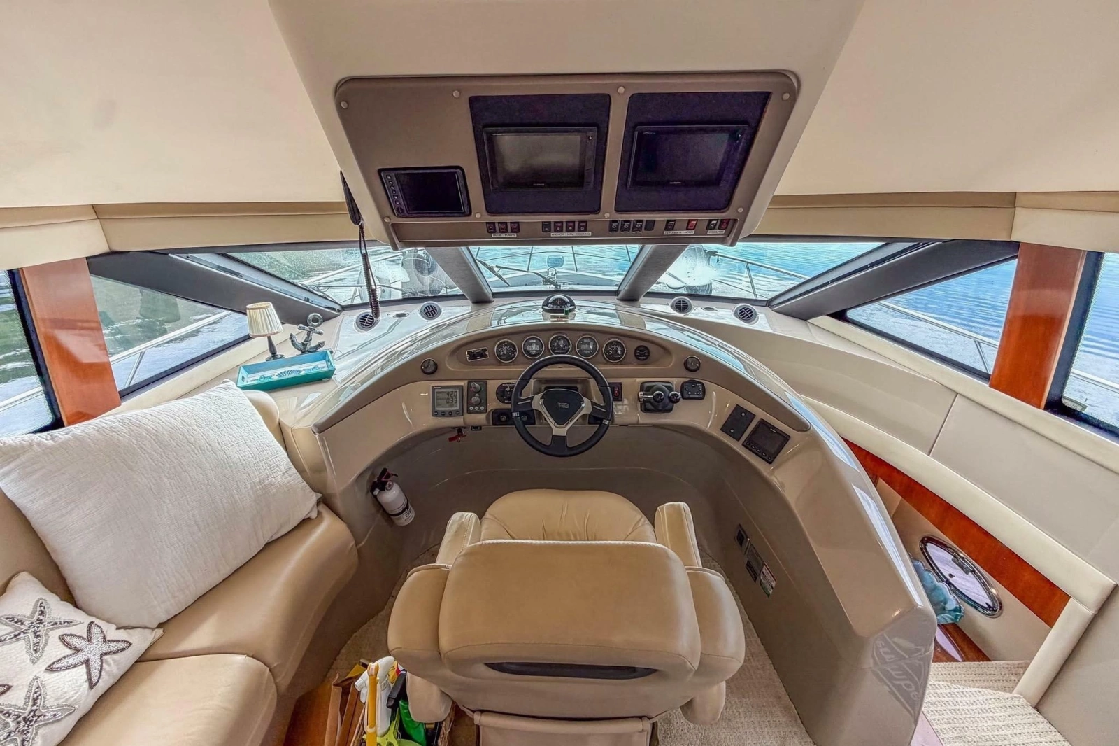 2005 Carver 56 Voyager
