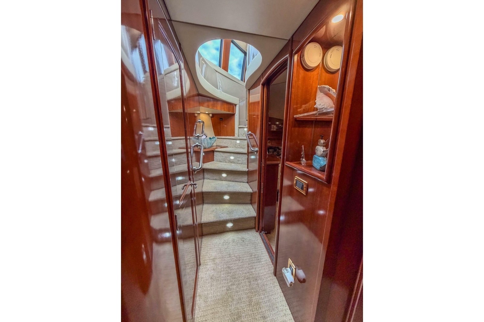 2005 Carver 56 Voyager