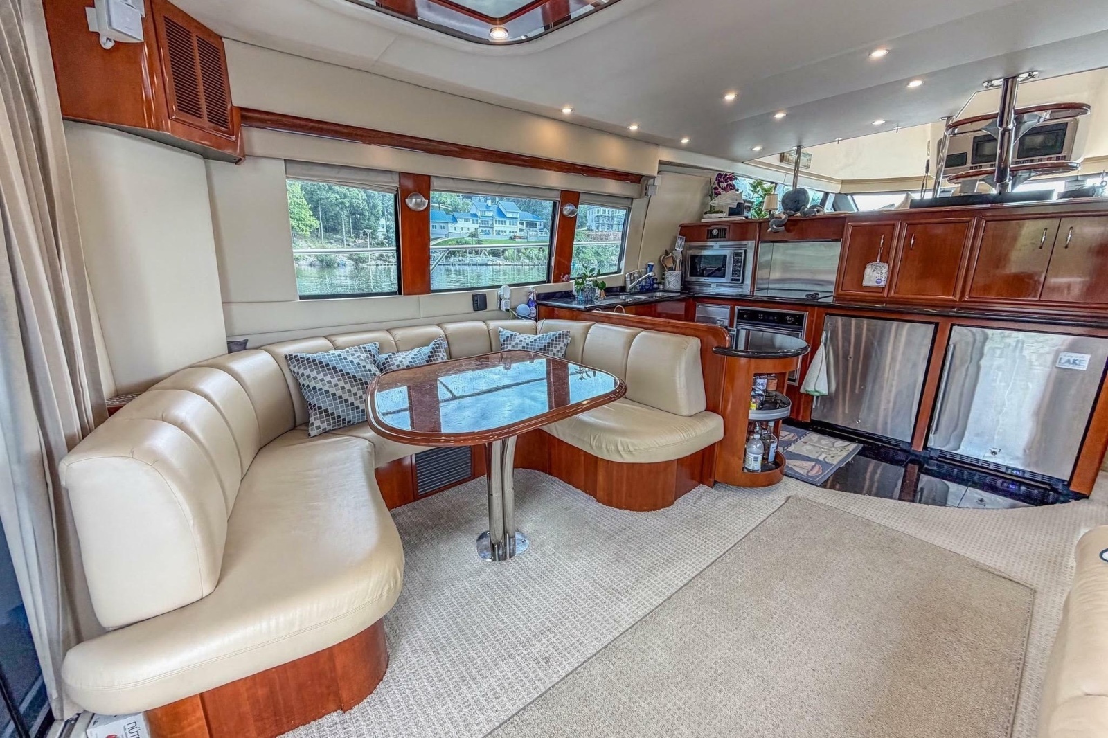 2005 Carver 56 Voyager