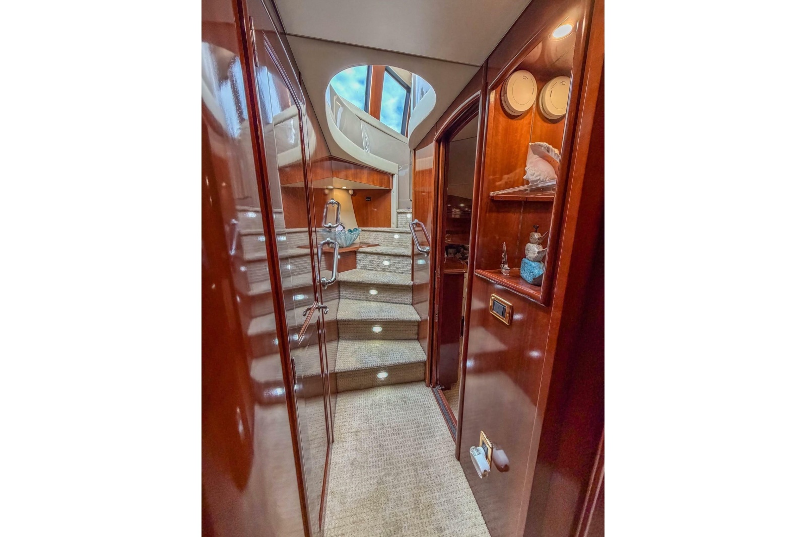2005 Carver 56 Voyager