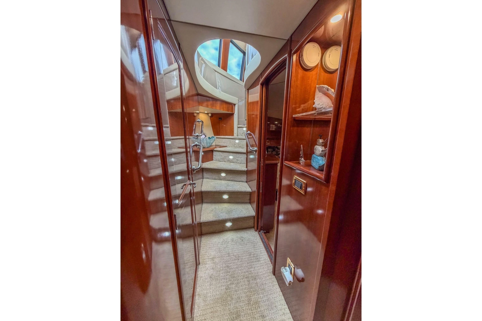 2005 Carver 56 Voyager