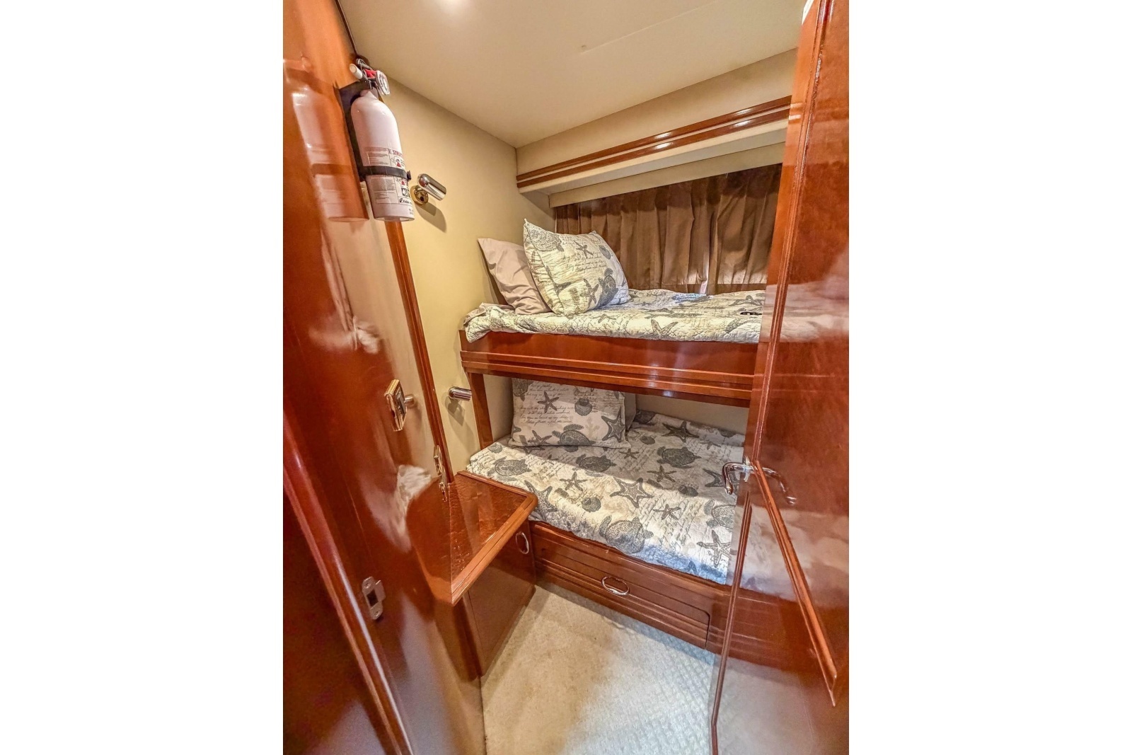 2005 Carver 56 Voyager