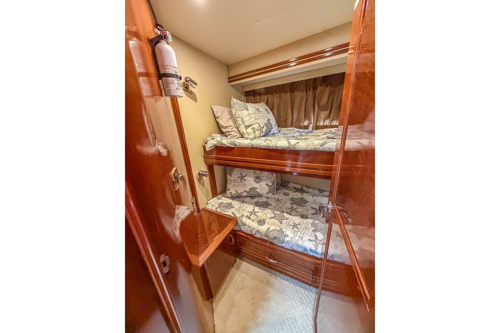 2005 Carver 56 Voyager