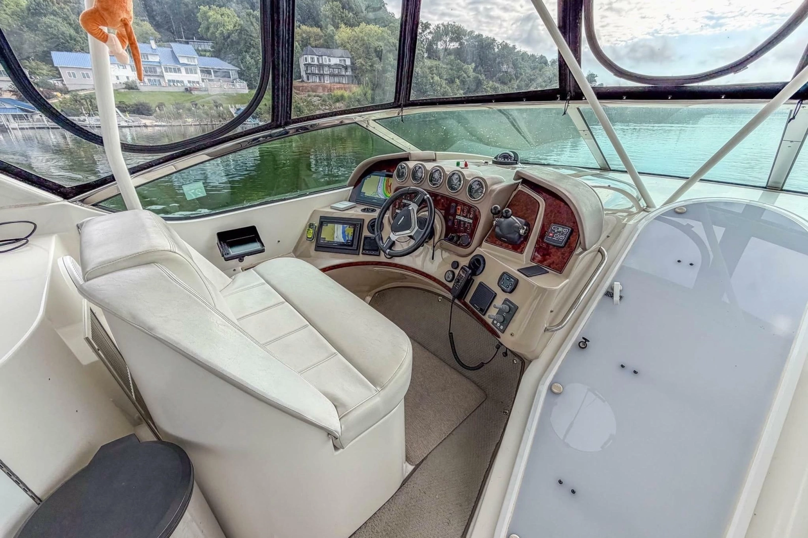 2005 Carver 56 Voyager