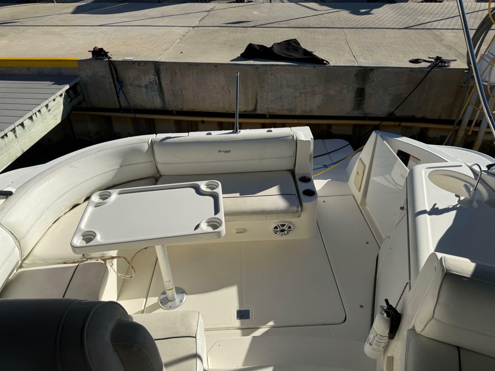 2005 Cruisers Yachts 340 Express
