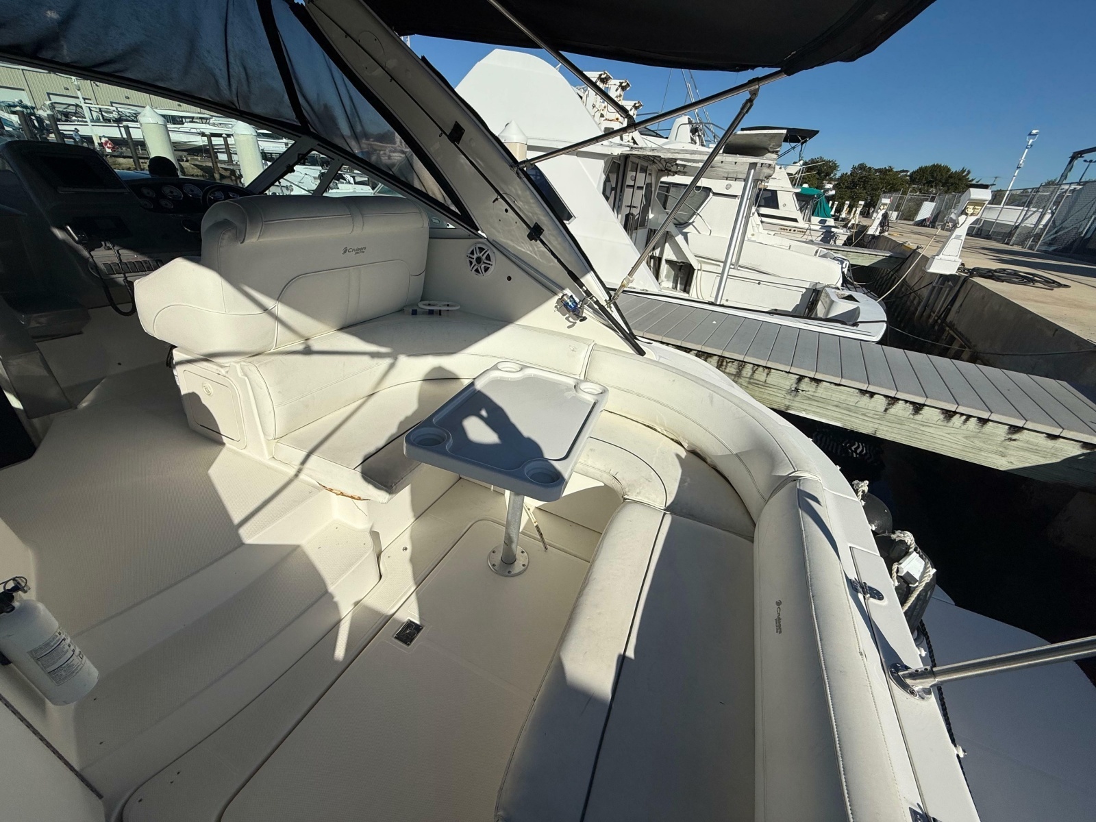 2005 Cruisers Yachts 340 Express