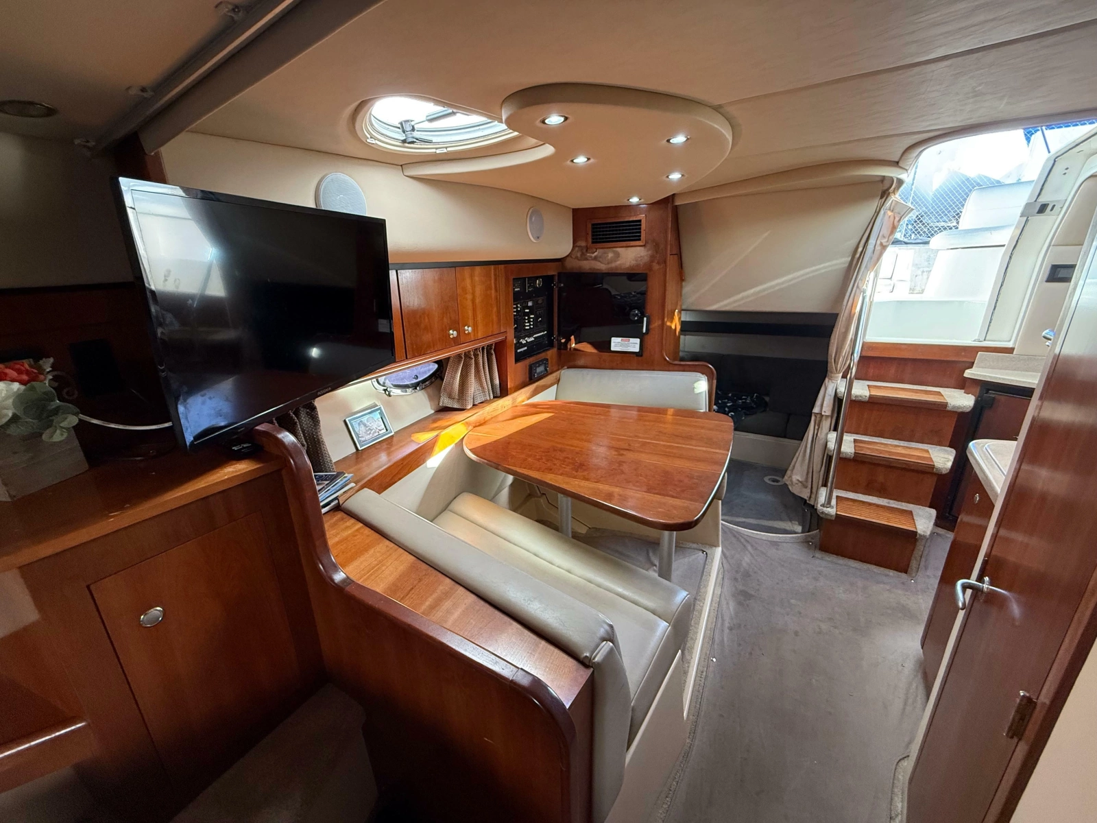 2005 Cruisers Yachts 340 Express