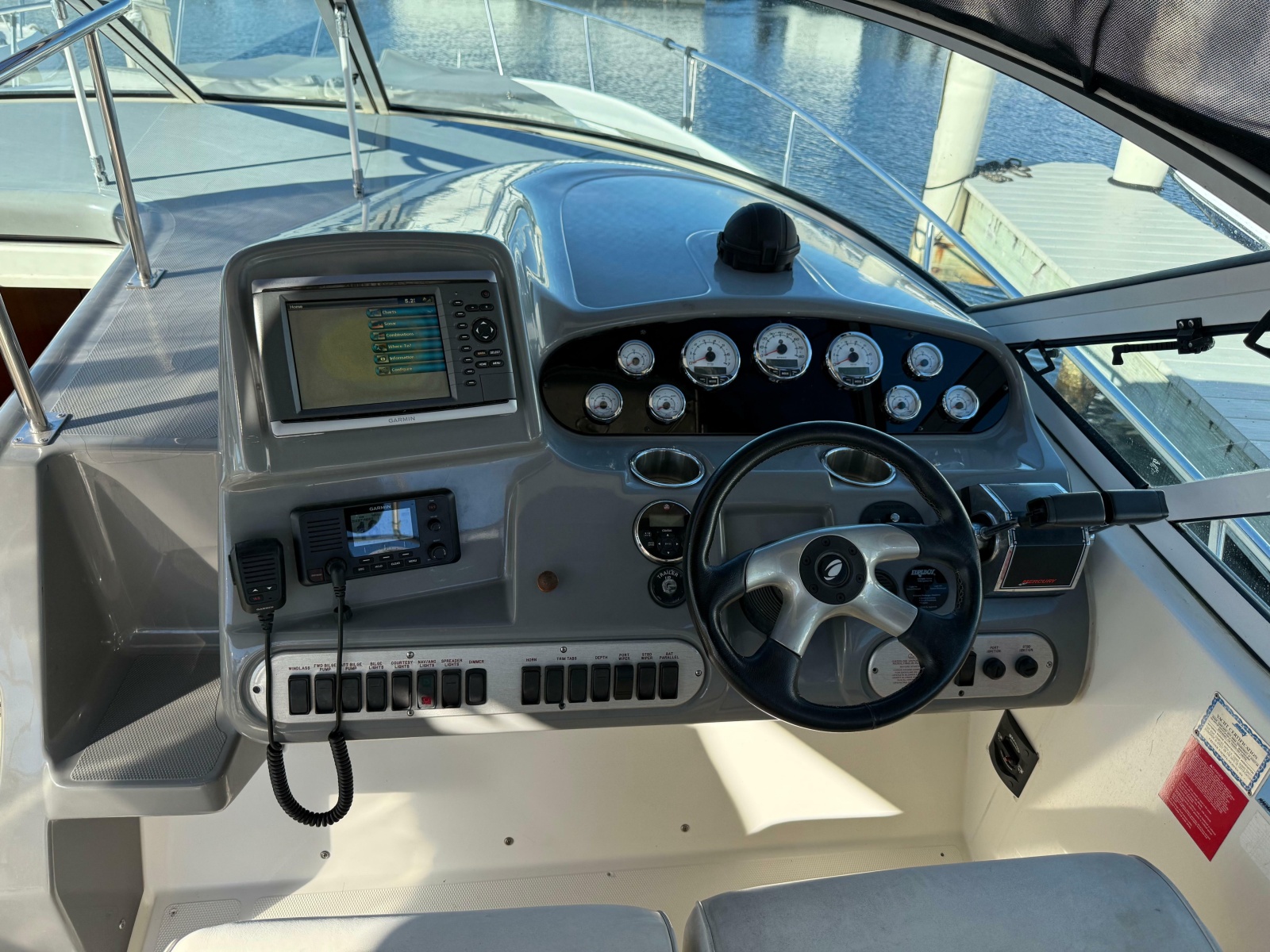 2005 Cruisers Yachts 340 Express