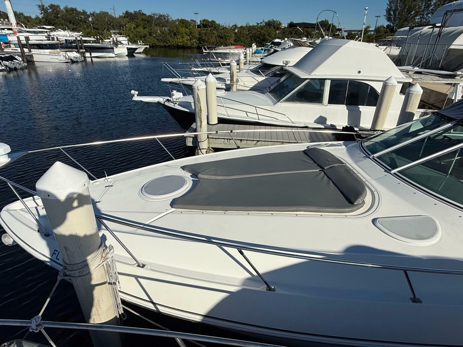2005 Cruisers Yachts 340 Express