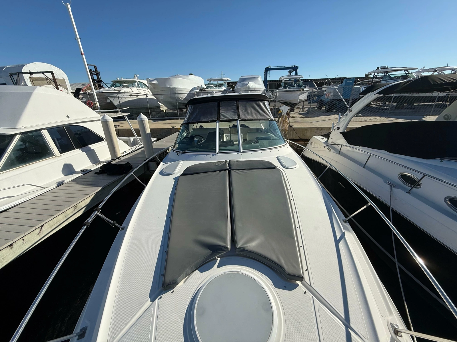 2005 Cruisers Yachts 340 Express