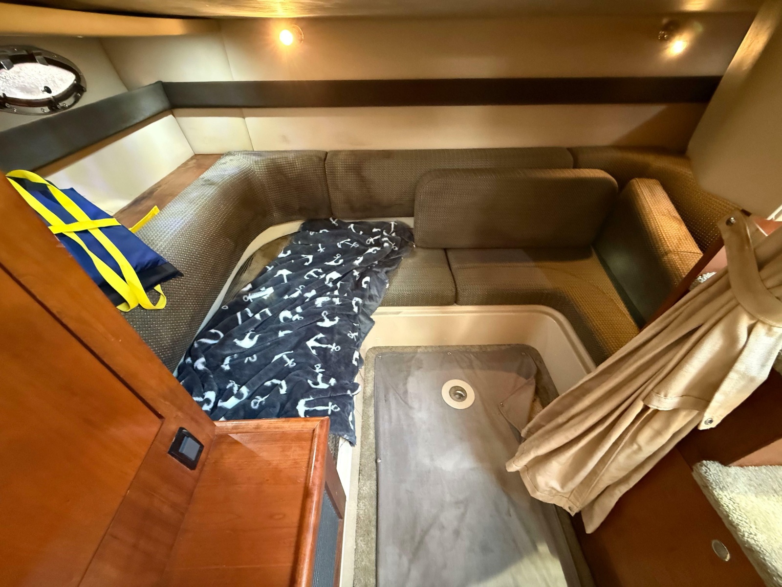 2005 Cruisers Yachts 340 Express