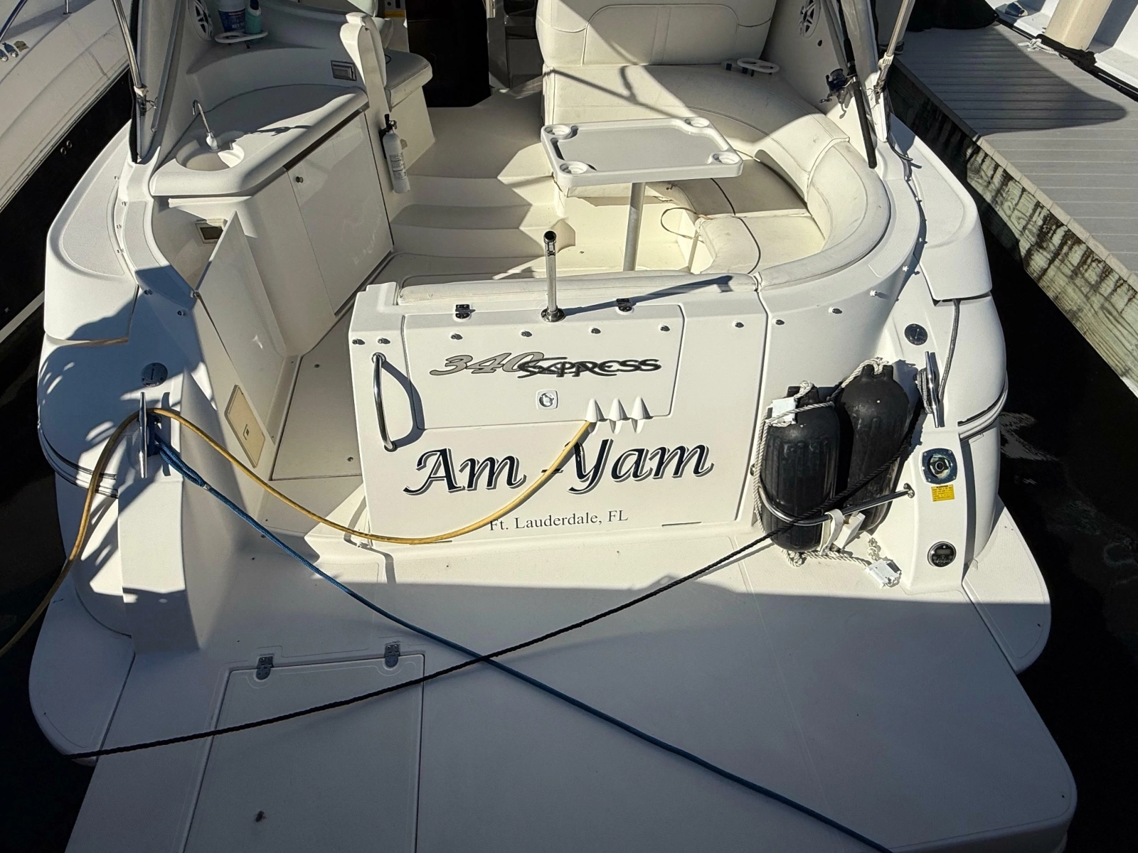 2005 Cruisers Yachts 340 Express