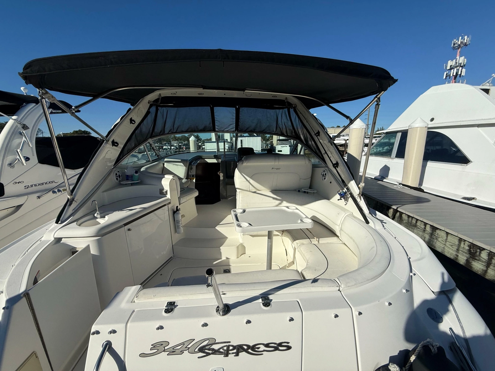 2005 Cruisers Yachts 340 Express