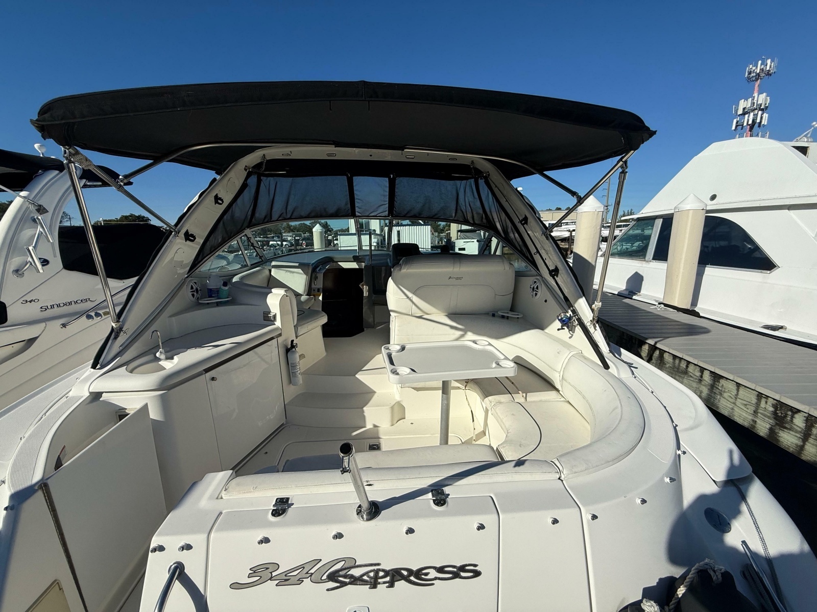 2005 Cruisers Yachts 340 Express