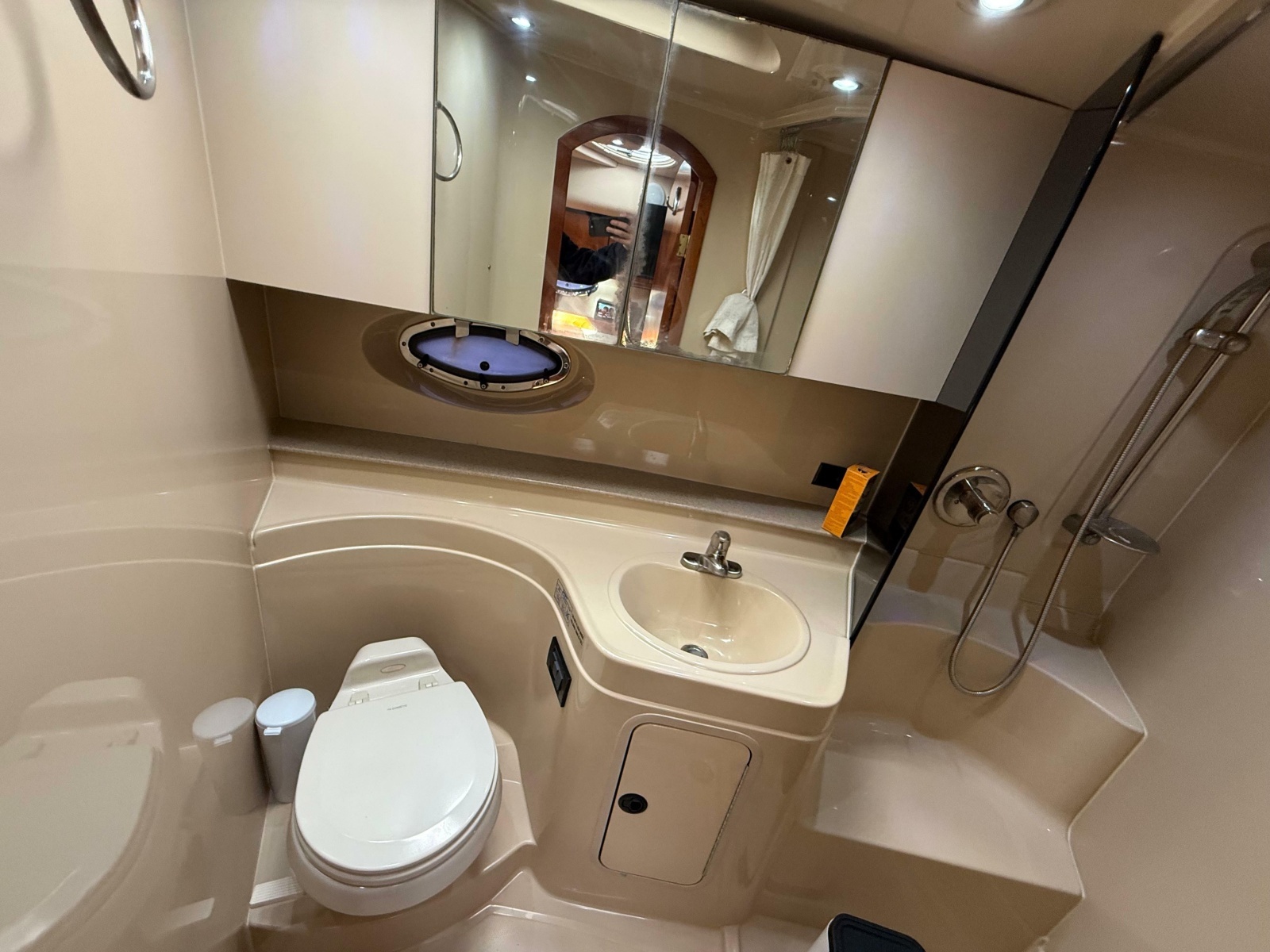 2005 Cruisers Yachts 340 Express