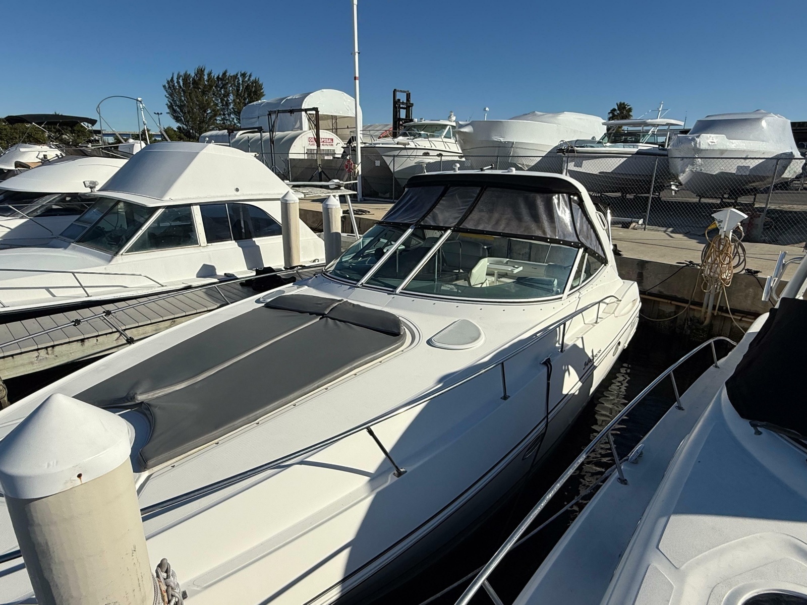 2005 Cruisers Yachts 340 Express
