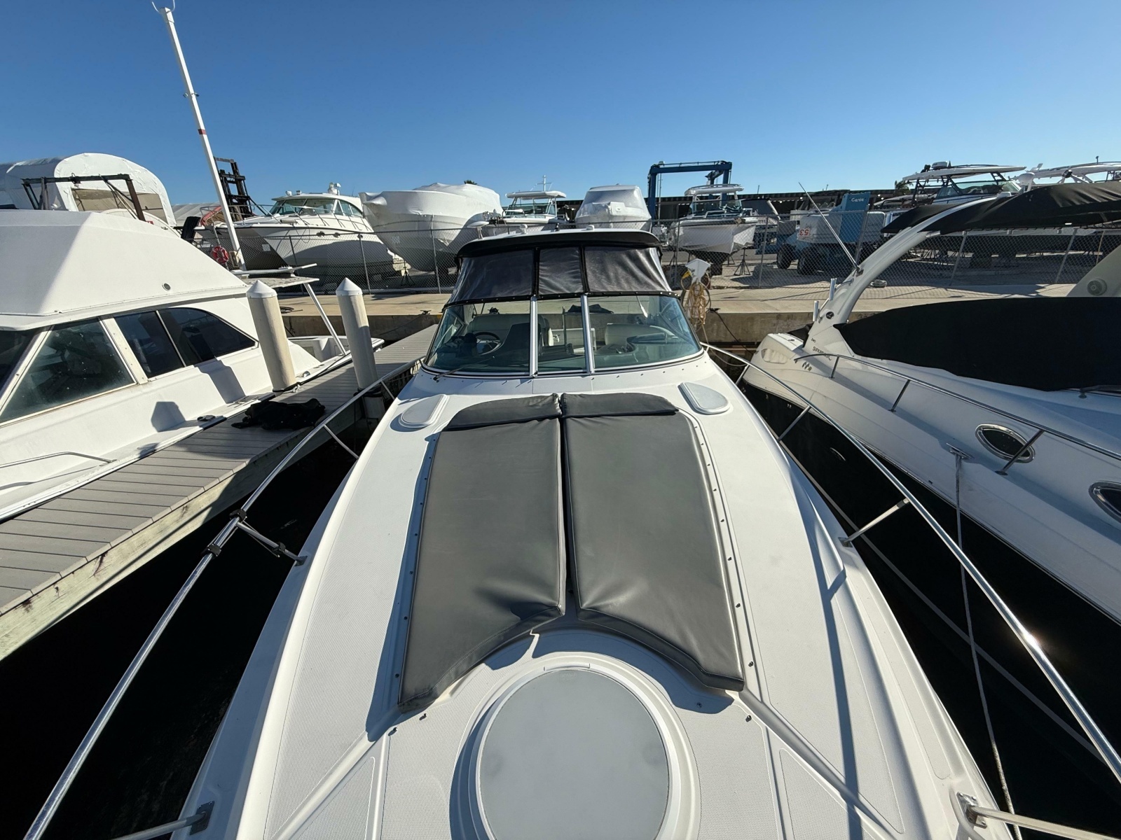 2005 Cruisers Yachts 340 Express