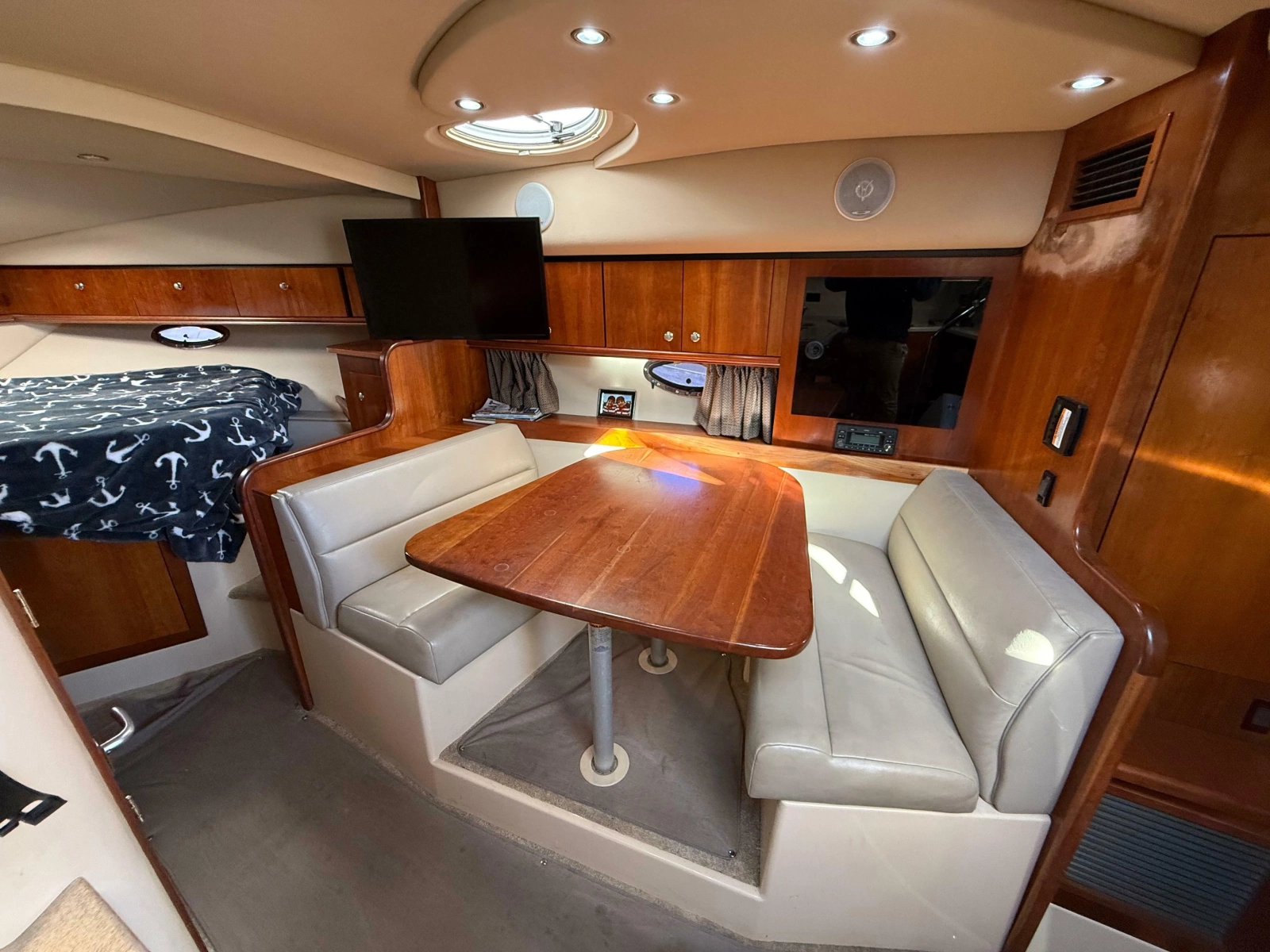 2005 Cruisers Yachts 340 Express