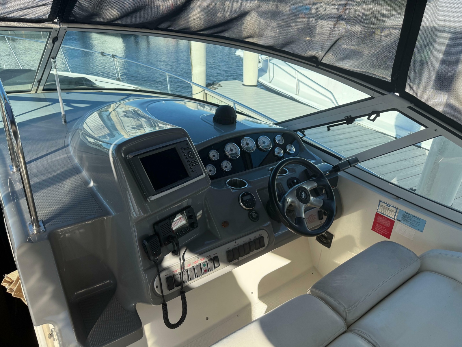 2005 Cruisers Yachts 340 Express
