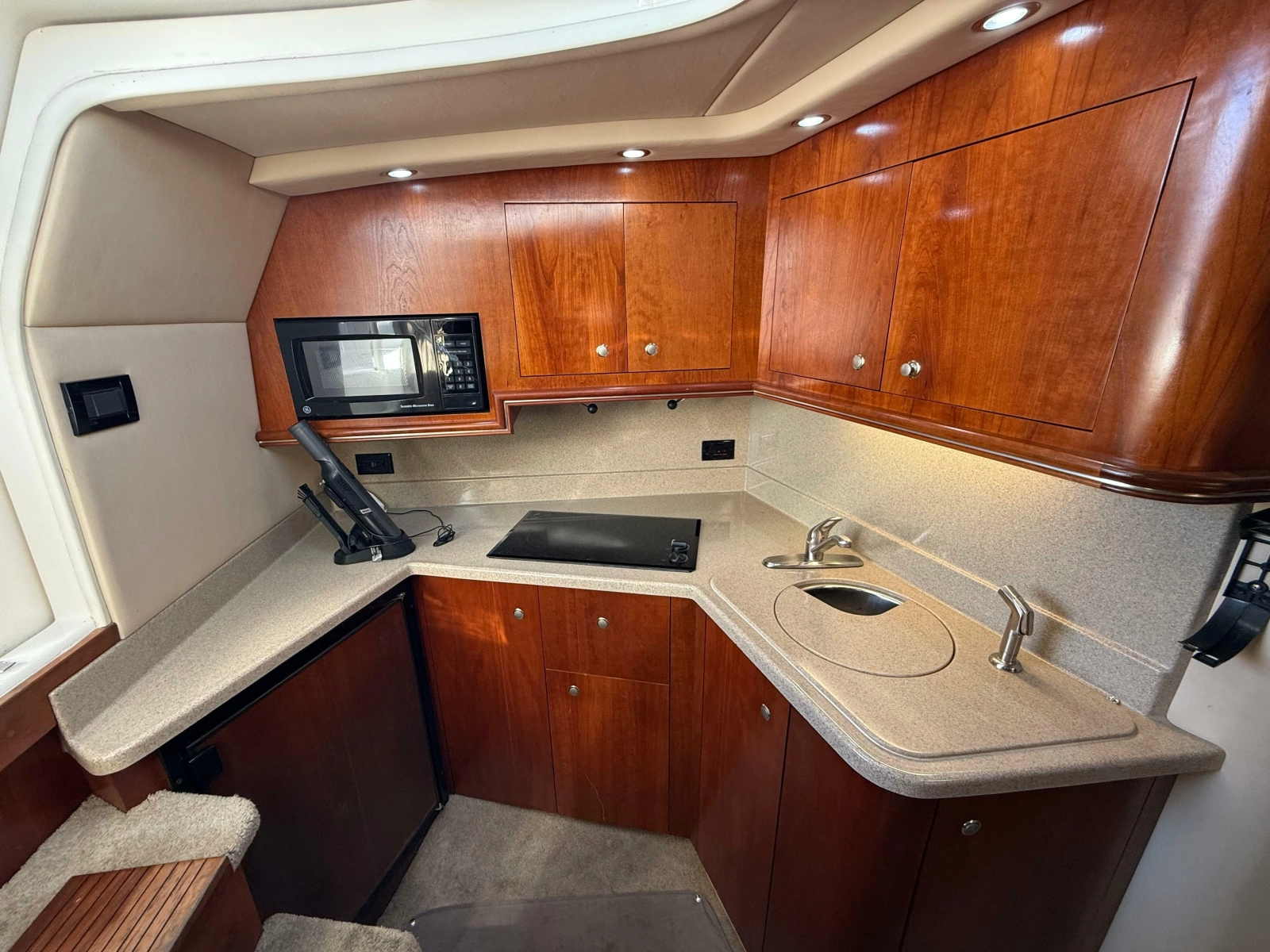 2005 Cruisers Yachts 340 Express
