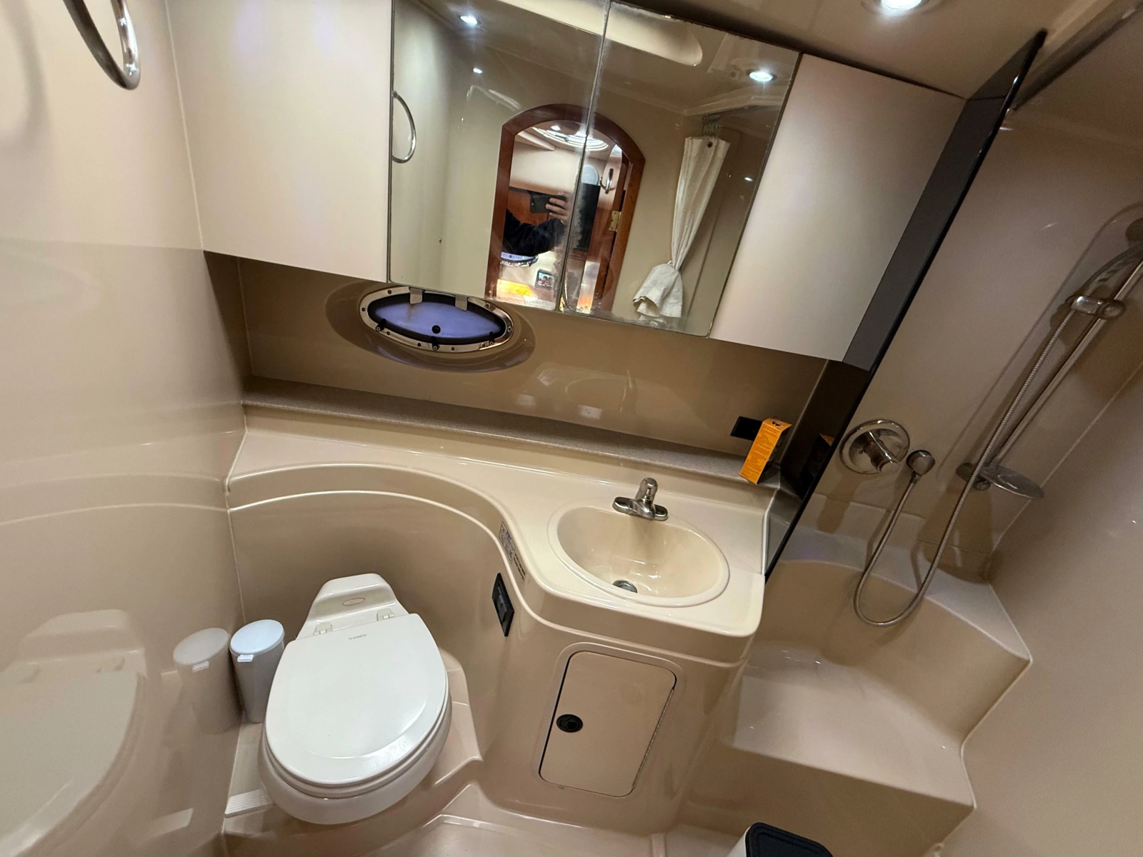 2005 Cruisers Yachts 340 Express