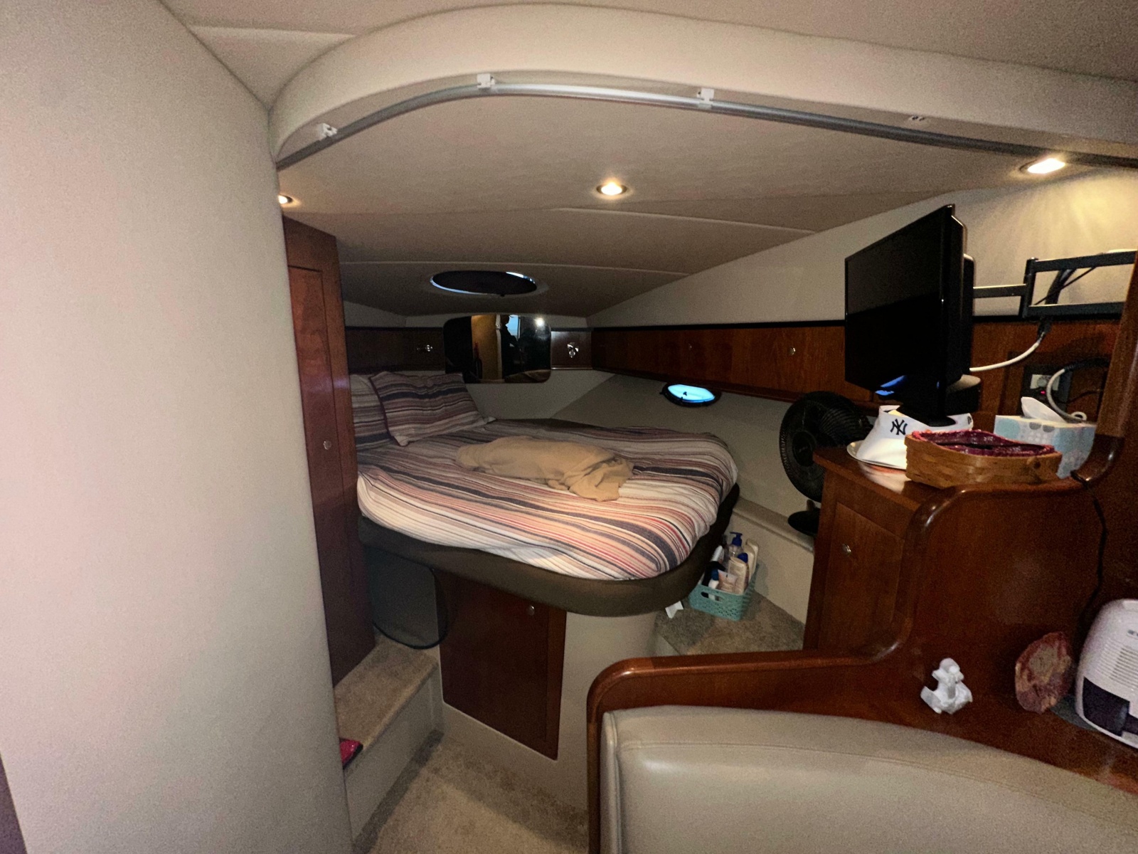 2005 Cruisers Yachts 340 Express