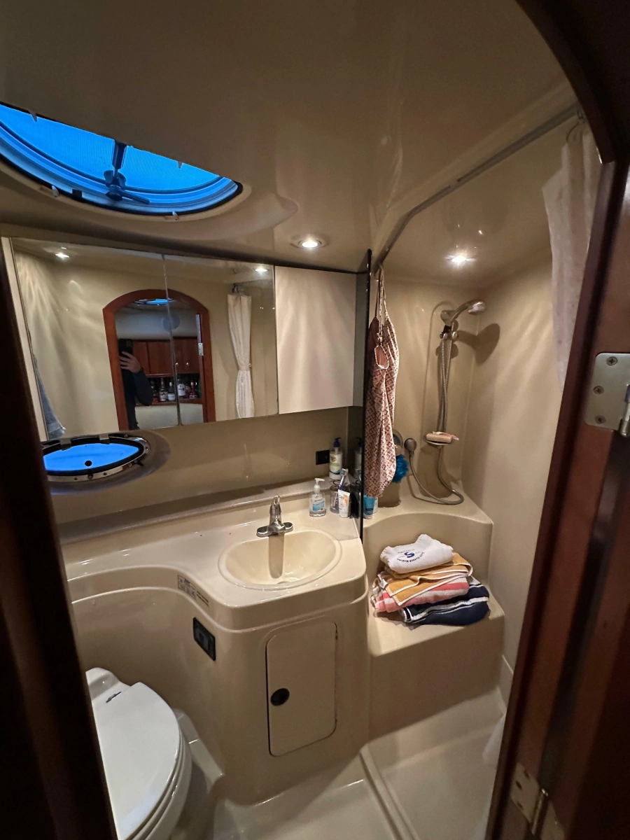 2005 Cruisers Yachts 340 Express