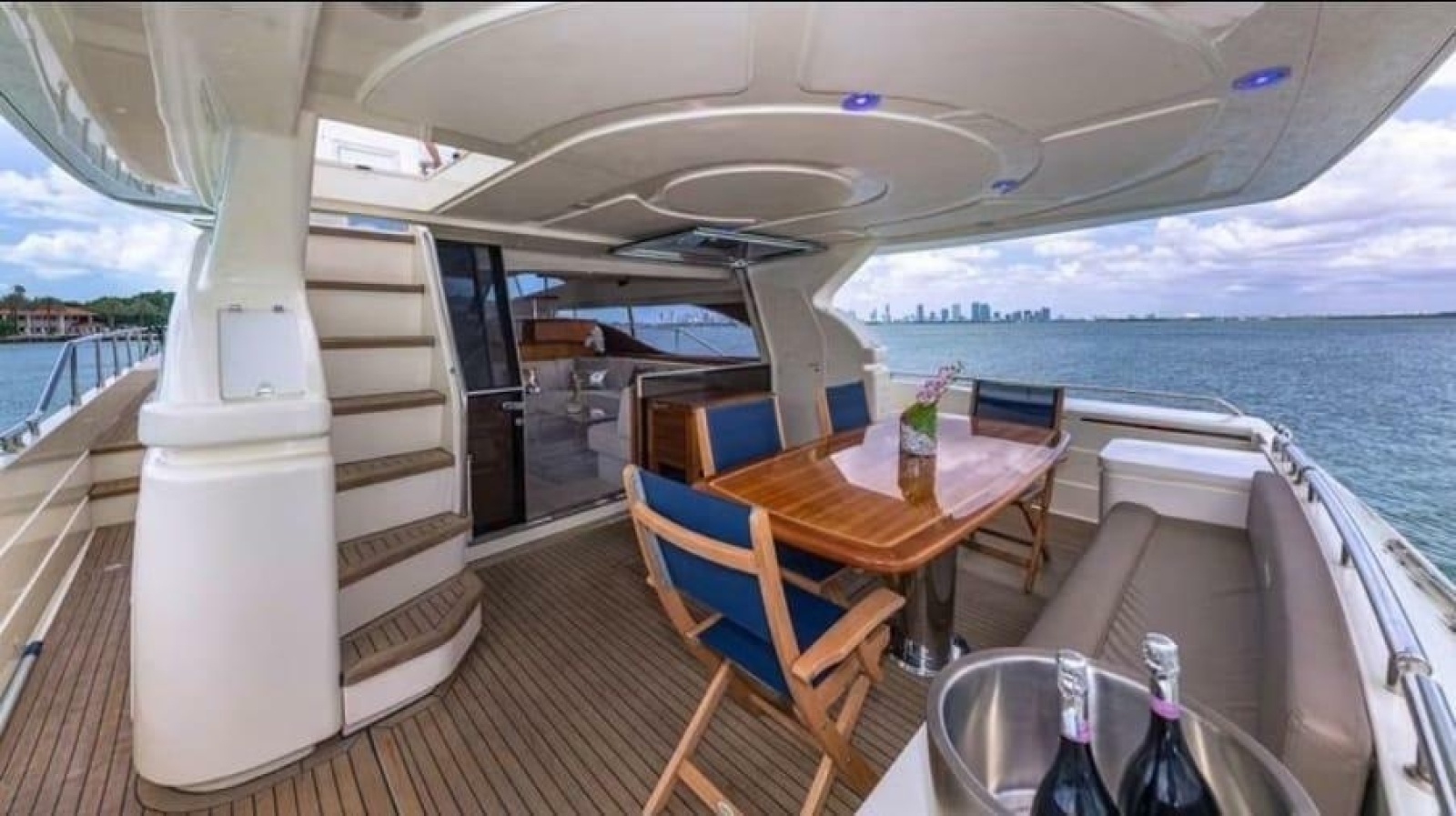 2005 Ferretti Yachts 680