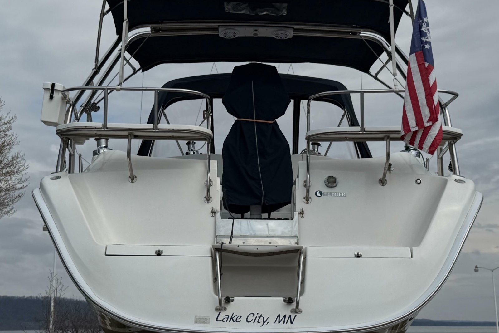 2005 Hunter 38