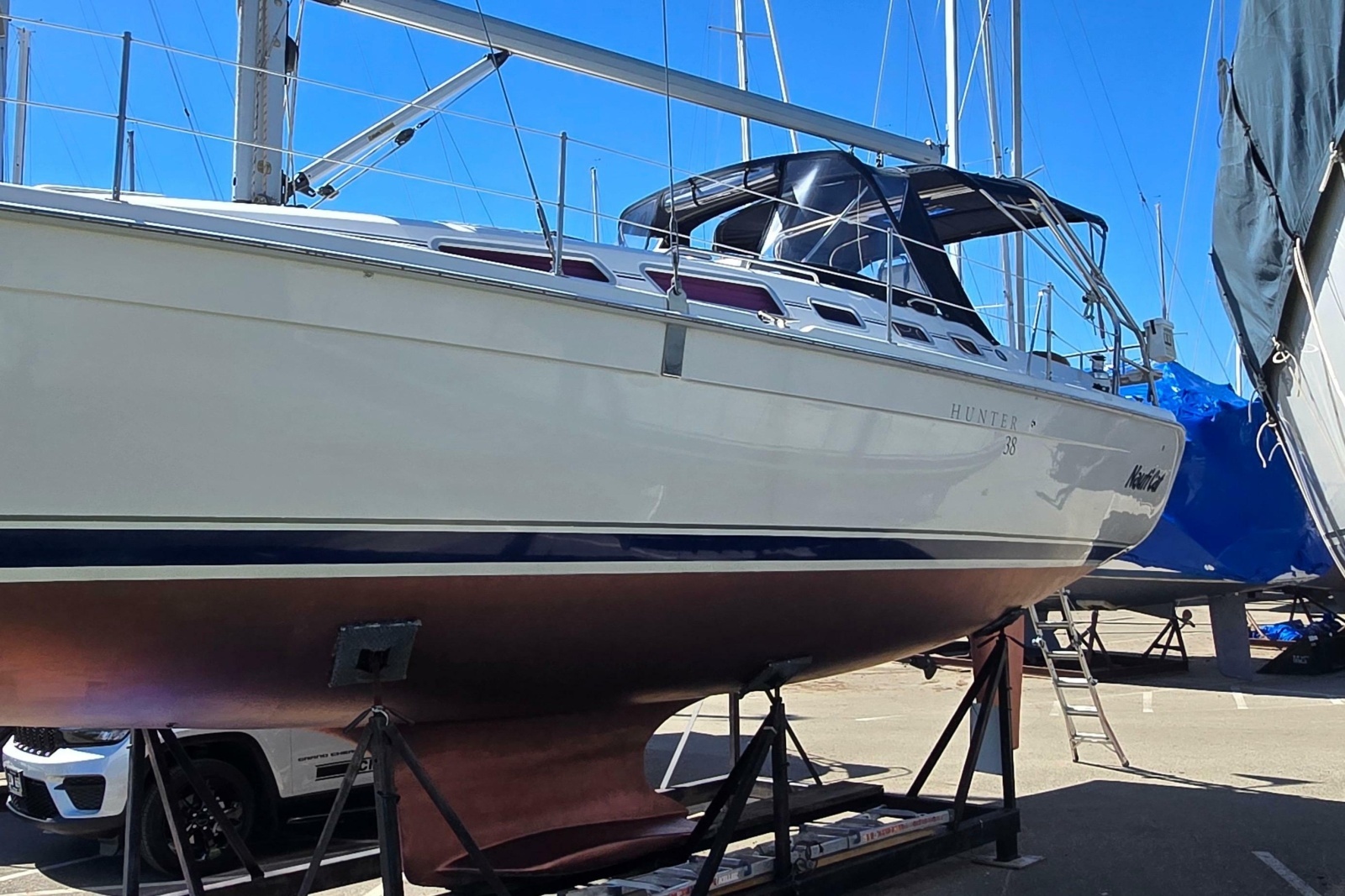 2005 Hunter 38