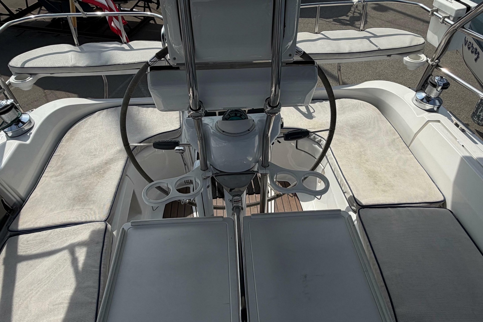 2005 Hunter 38
