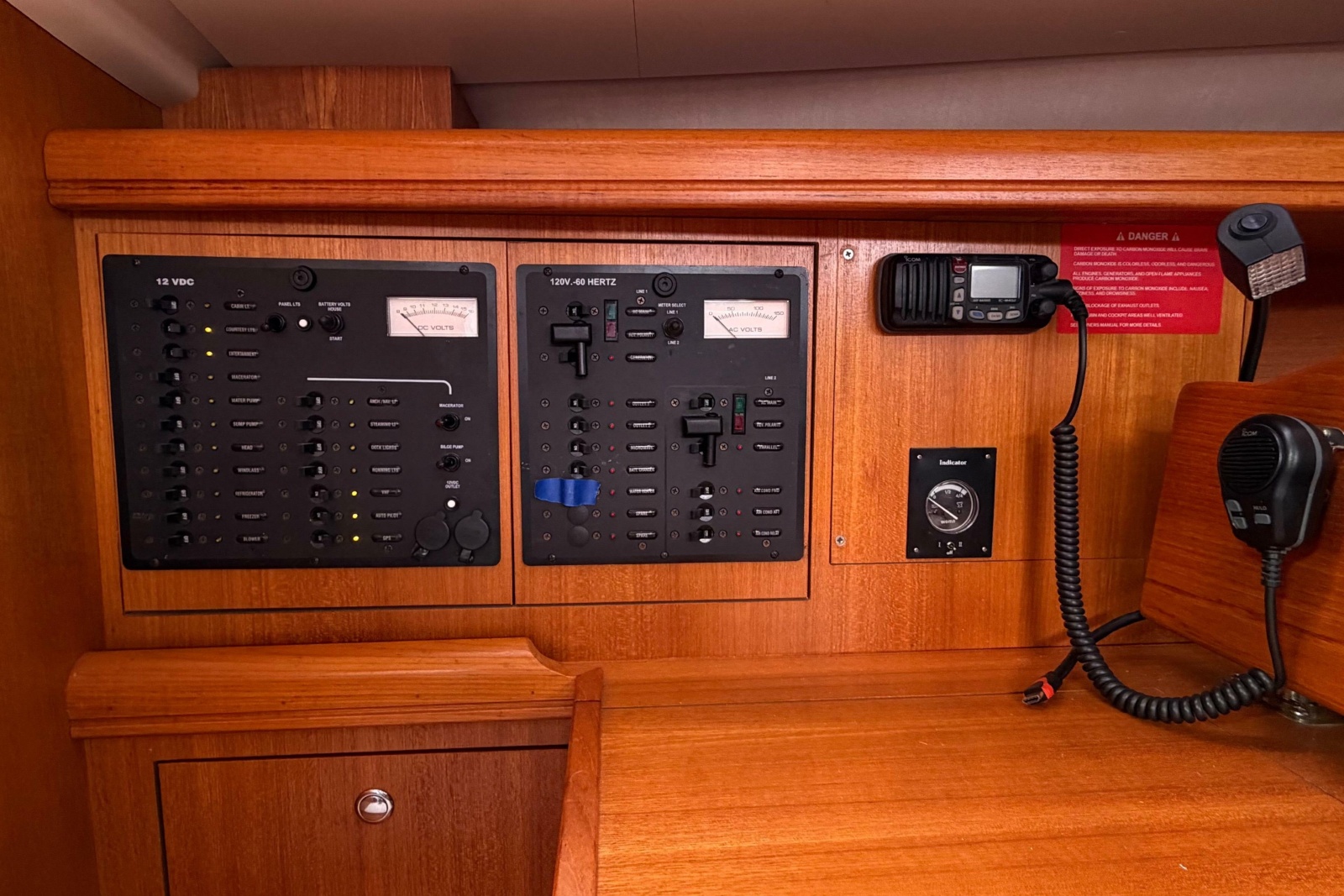 2005 Hunter 38
