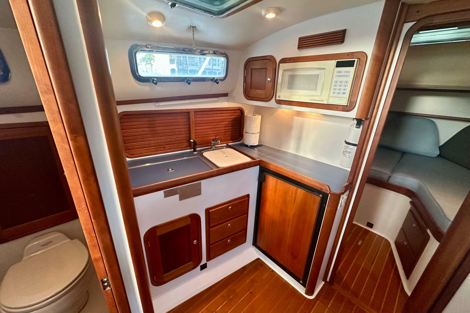 2005 Legacy Yachts 34 Express
