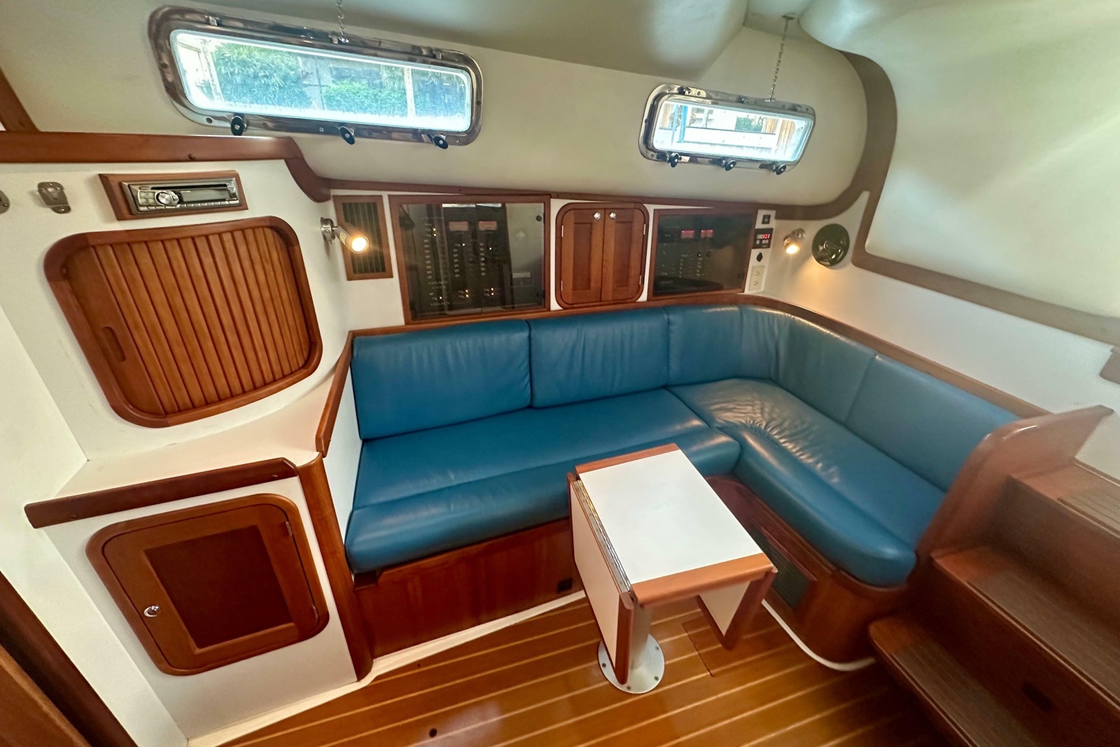 2005 Legacy Yachts 34 Express