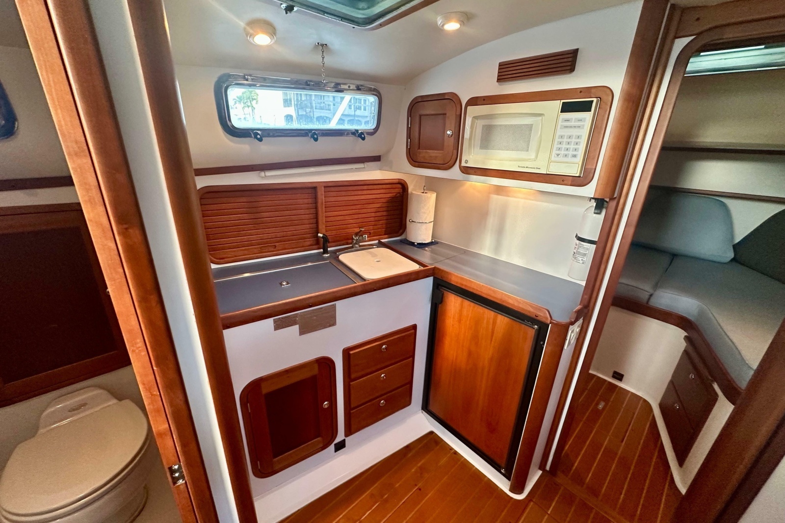 2005 Legacy Yachts 34 Express