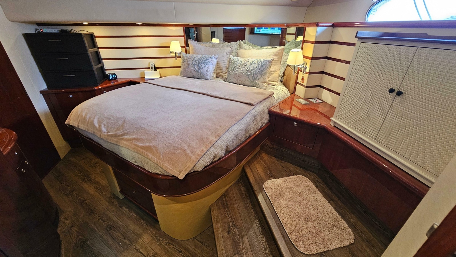 2005 Neptunus 56 Flybridge