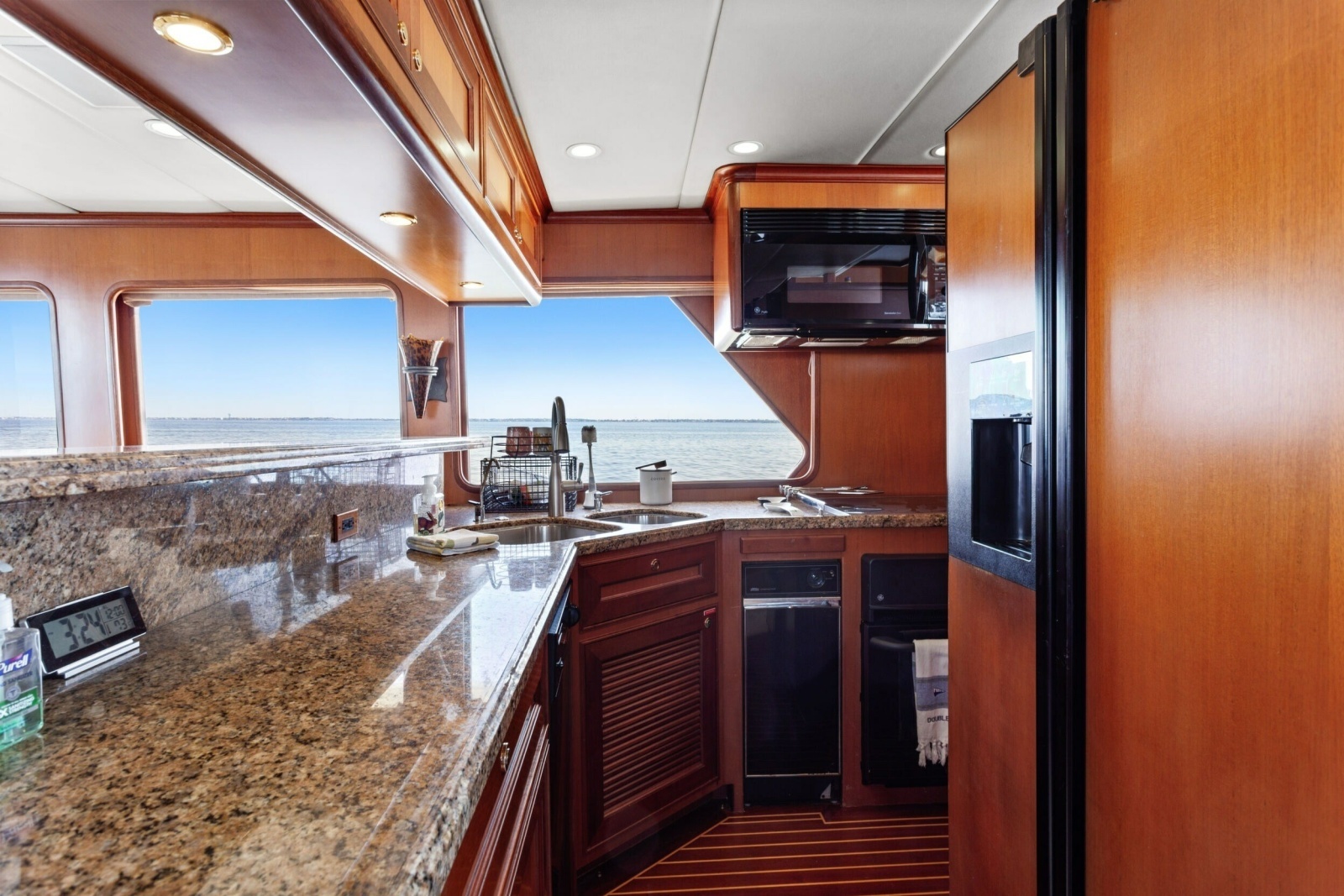 2005 Offshore Yachts 66 Pilot House